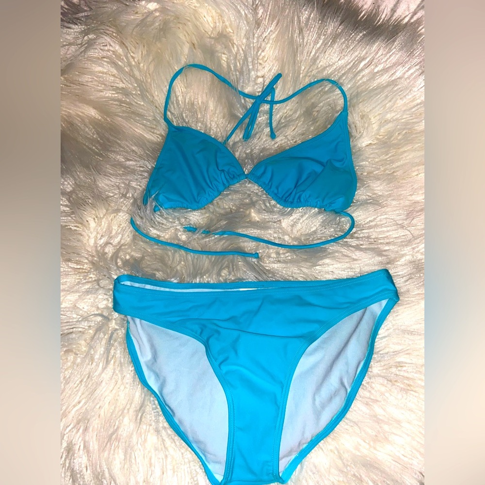 Island World Aparrel bikini set